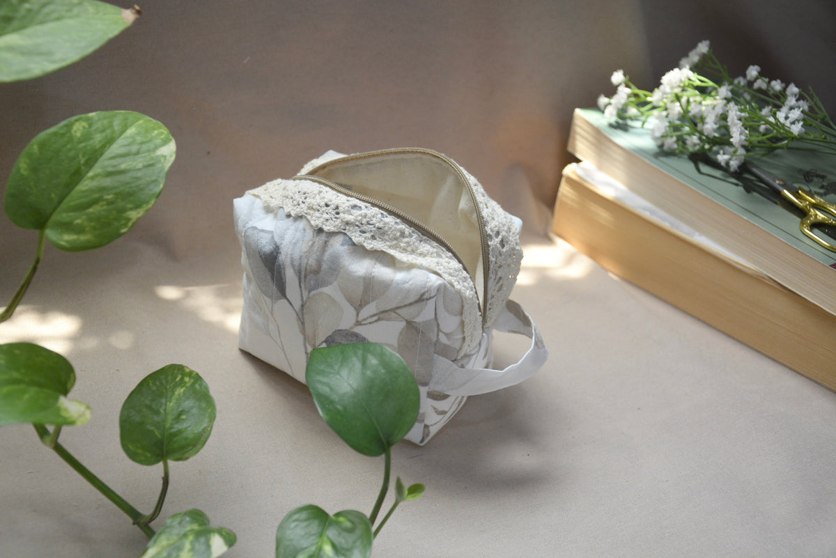 Eucalyptus Quilted Pouch (Small) | باوتش أوكاليبتوس