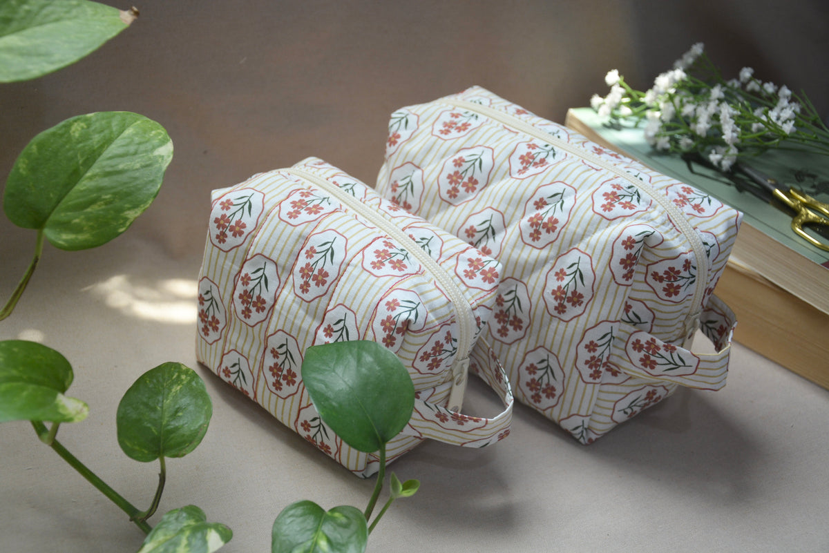 Red Cosmos Quilted Pouch (مجموعة) | باوتش كوزموس أحمر