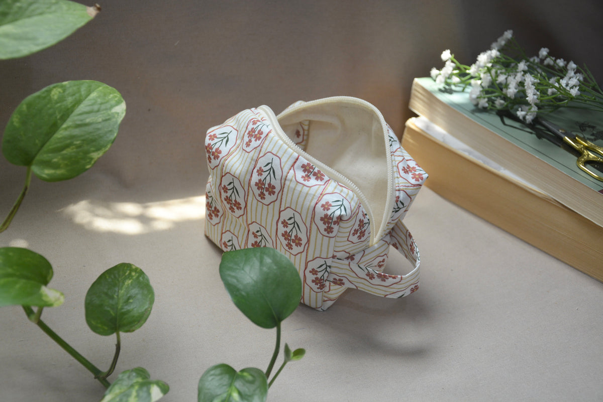 Red Cosmos Quilted Pouch (Small) | باوتش كوزموس أحمر