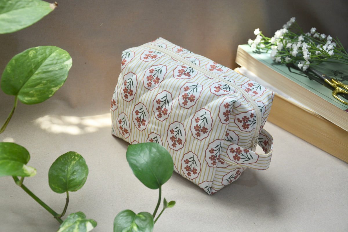 Red Cosmos Quilted Pouch (Medium) | باوتش كوزموس أحمر