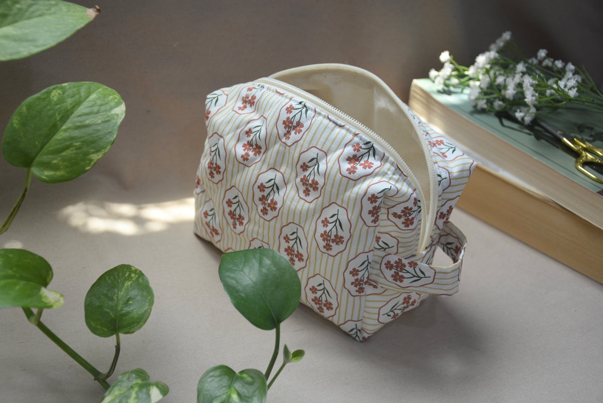 Red Cosmos Quilted Pouch (Medium) | باوتش كوزموس أحمر