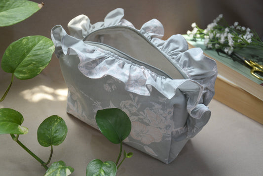 Victorian Grey Quilted Pouch (Medium) | باوتش رمادي فيكتوري