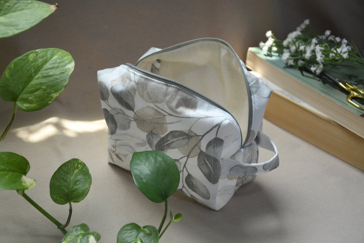 Eucalyptus Quilted Pouch (Medium) | باوتش أوكاليبتوس