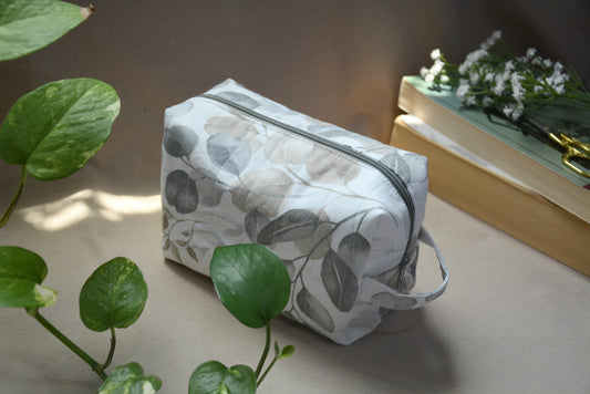 Eucalyptus Quilted Pouch (Medium) | باوتش أوكاليبتوس